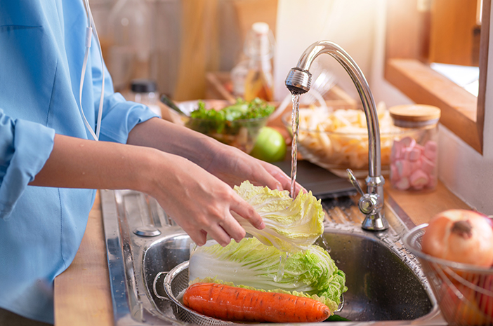 Meja Cuci Bahan Makanan, Praktis untuk Dapur!