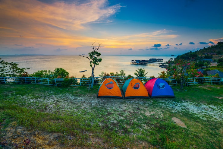 5 Tempat Camping di Bandung dengan Parkir Luas dan Aman
