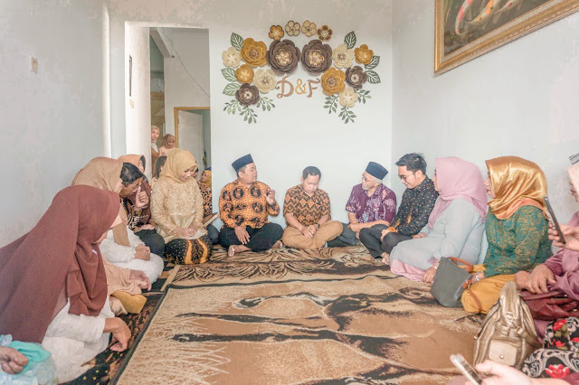 Ide Dekorasi Acara Tunangan Sederhana di Rumah Tapi Tetap Elegan